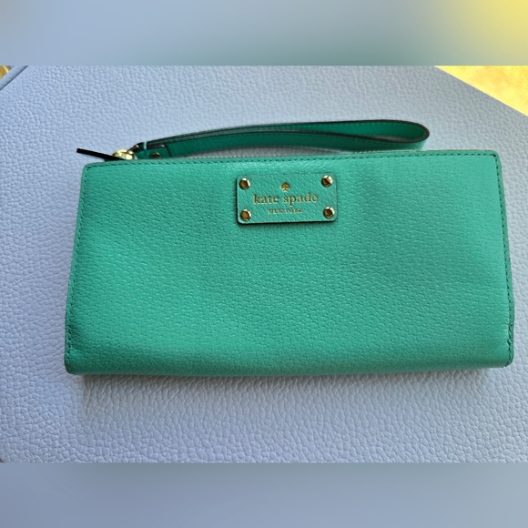 EUC Kate Spade Layton Wellesley Wallet/Wristlet- Aqua Color - Picture 1 of 6